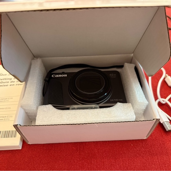 Canon SX730 HS camera with accessories! - Picture 15 of 17